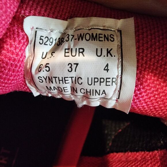 NWOT Women's Size 6.5 Levi’s Zeta UL Sneakers Black with Hot Pink Shoes - Picture 12 of 12